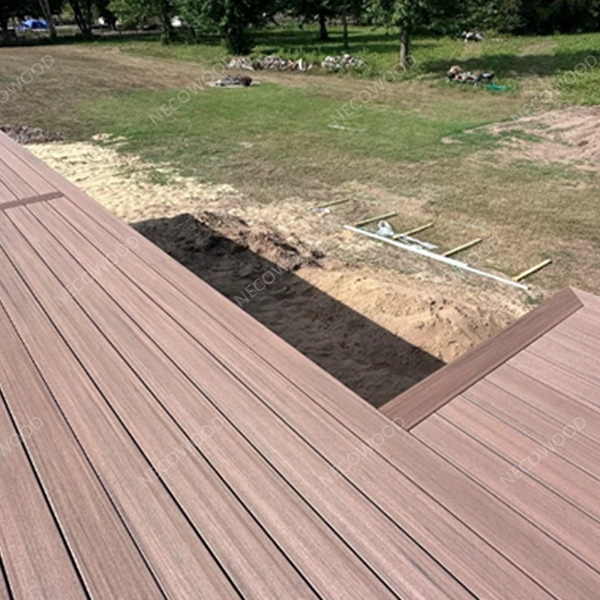 Midwest Family Transforms Deck dengan Lantai-Tahan, Lowlencenence Rendah Iklim | Necowood