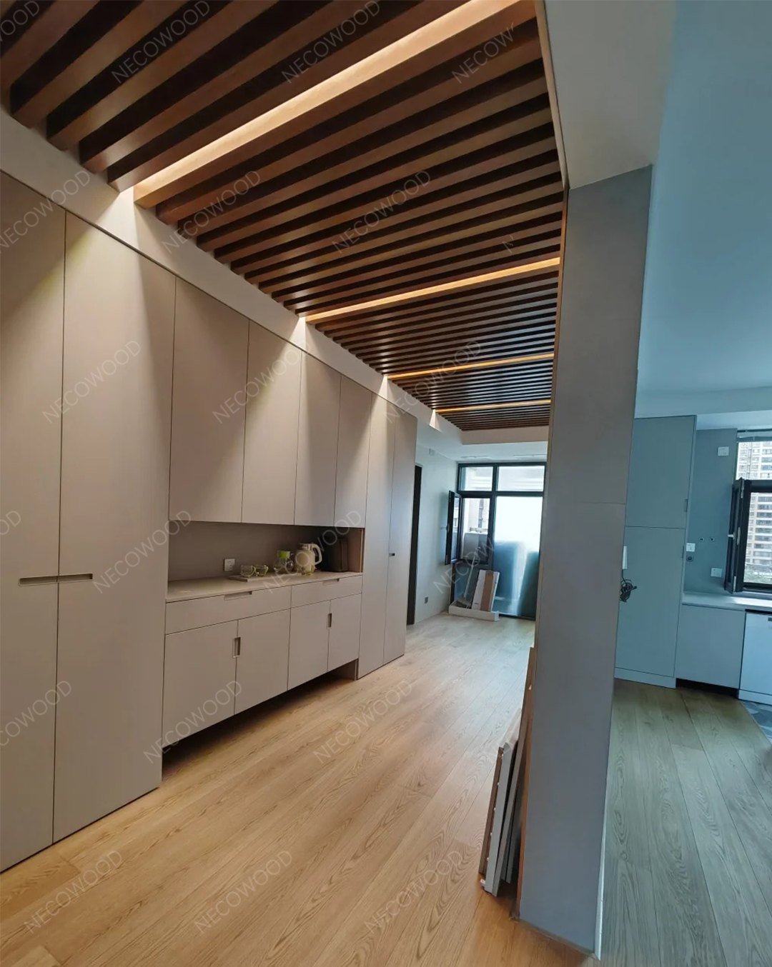 NECOWOOD Menyiapkan Projek Siling WPC Dunia Sebenar di Miami: 8 Bulan, Kelembapan 85%, Penyelenggaraan Sifar NECOWOOD Menyiapkan Projek Siling WPC Dunia Sebenar di Miami: 8 Bulan, Kelembapan 85%, Penyelenggaraan Sifar